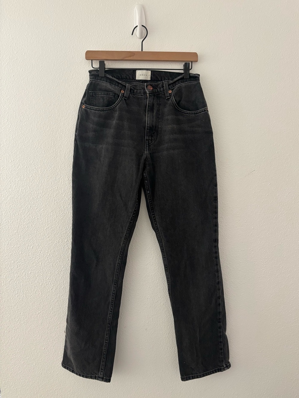 Doen straight leg jeans in black